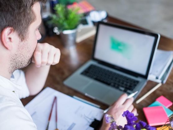 Jak stworzyć skuteczną stronę internetową dla małej firmy: Kompletny przewodnik